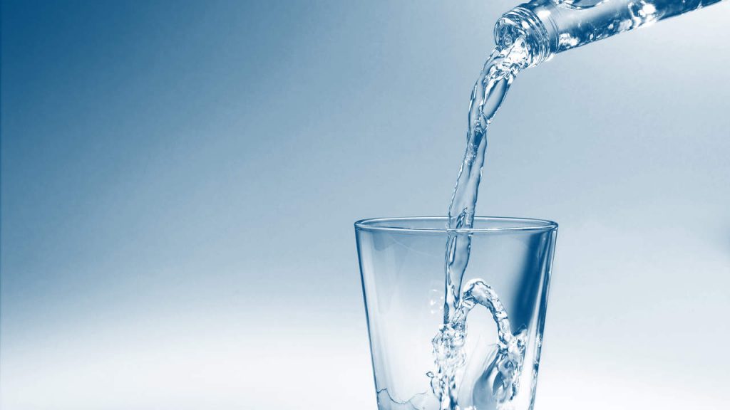 الكمية الصحيحة لشرب الماء في رمضان